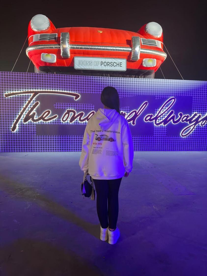 The road`s masterpiece hoodie